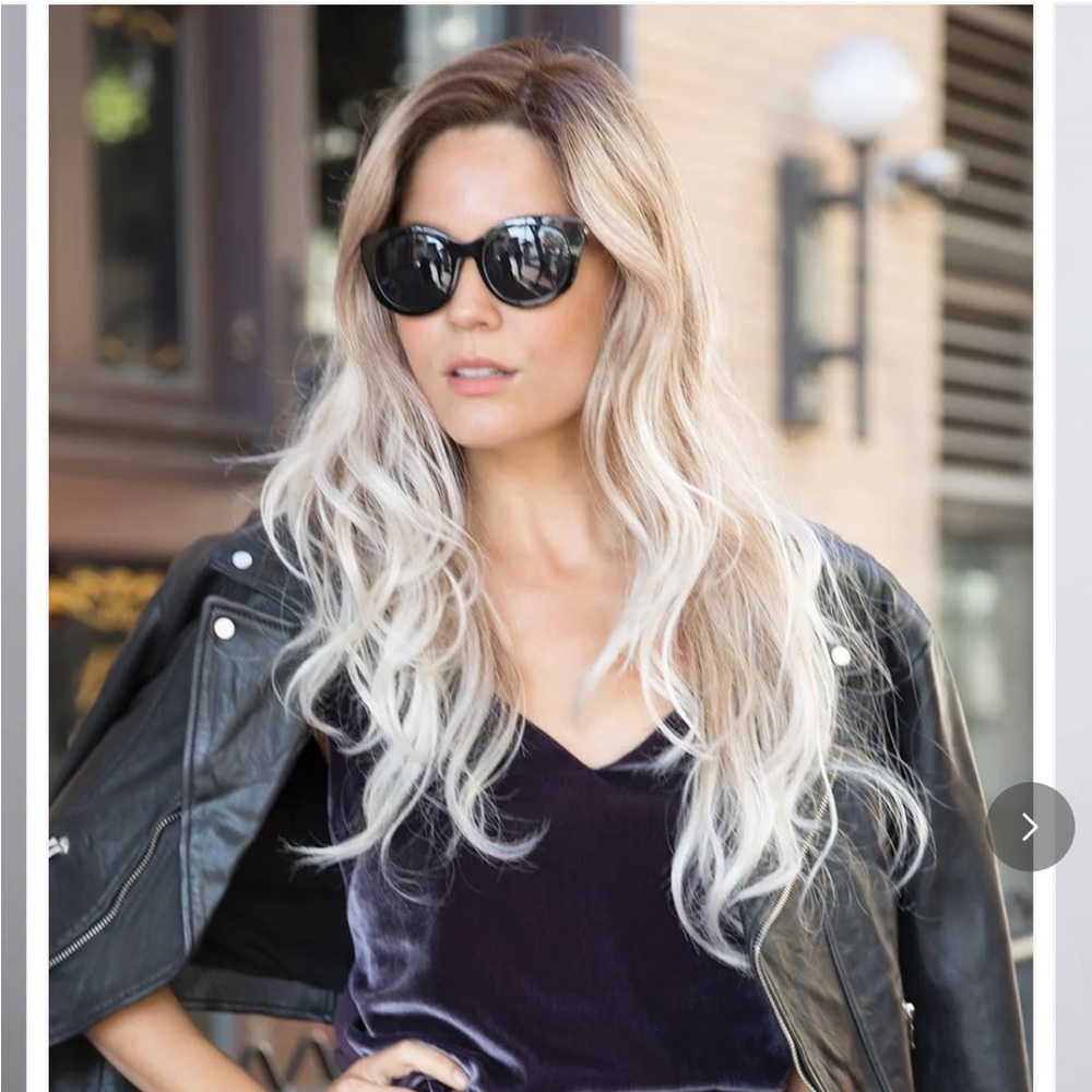 NWT Renee of Paris Rylee rose gold r color Blonde Wavy Hair Wig